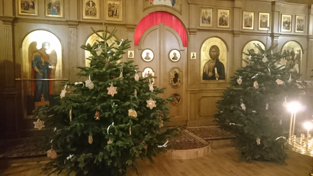 Благоукрашение храма к празднику Рождества Христова