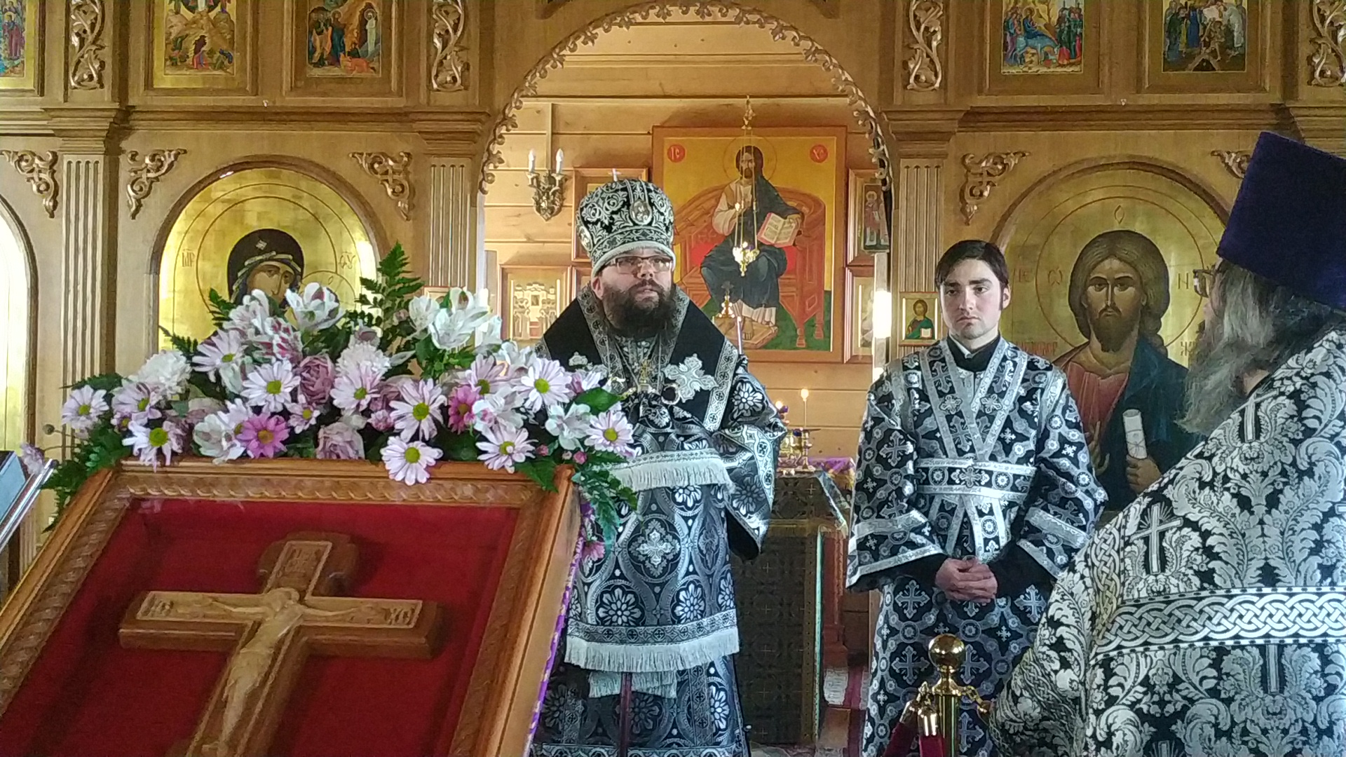 Архиепископ Егорьевский Матфей совершил Литургию Преждеосвященных Даров