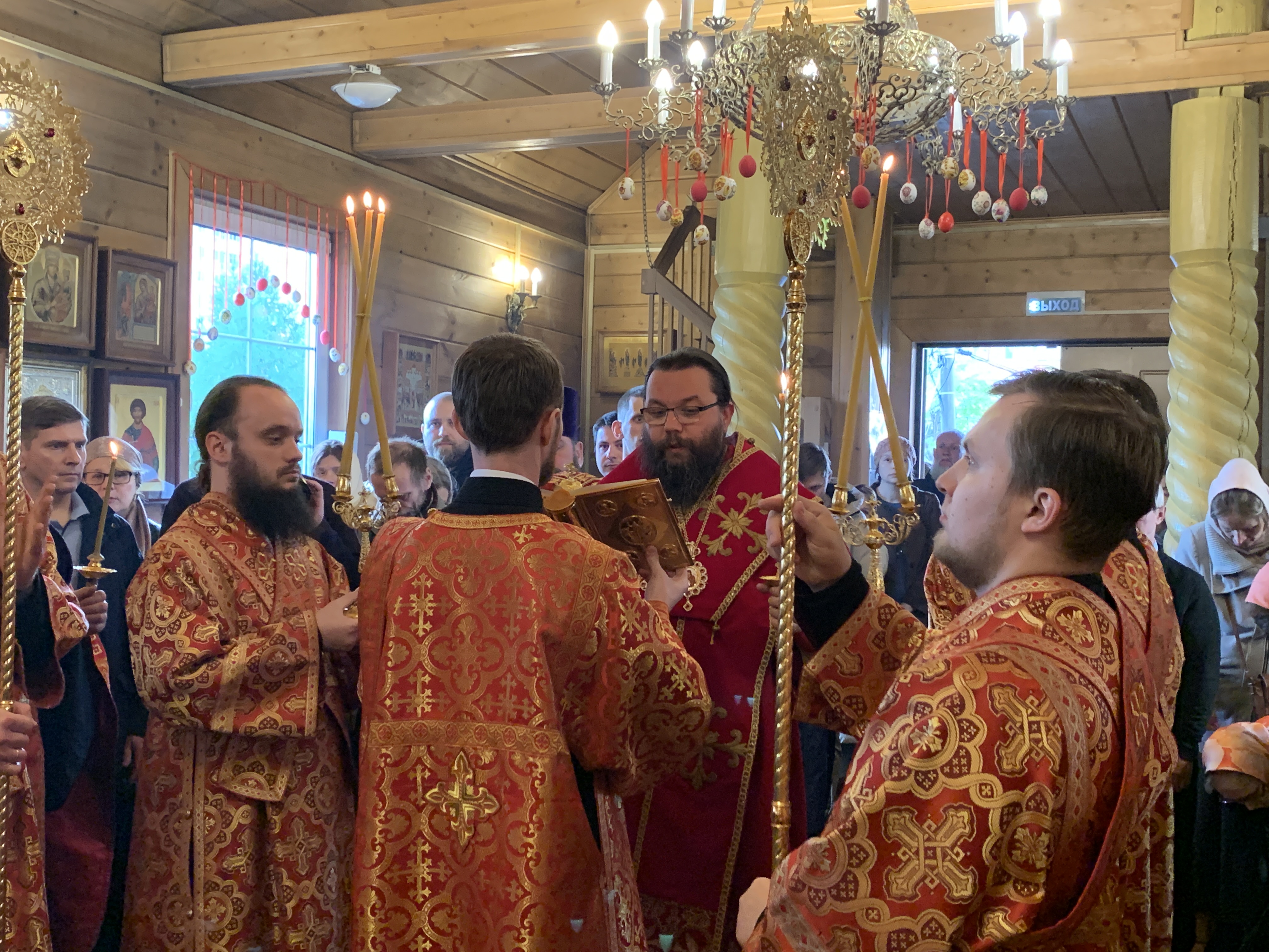 Архиепископ Егорьевский возглавил Всенощное бдение в храме святых Жен-Мироносиц
