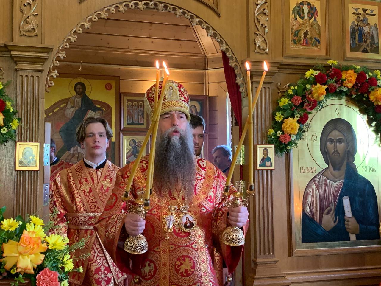 С праздником Жен-Мироносиц