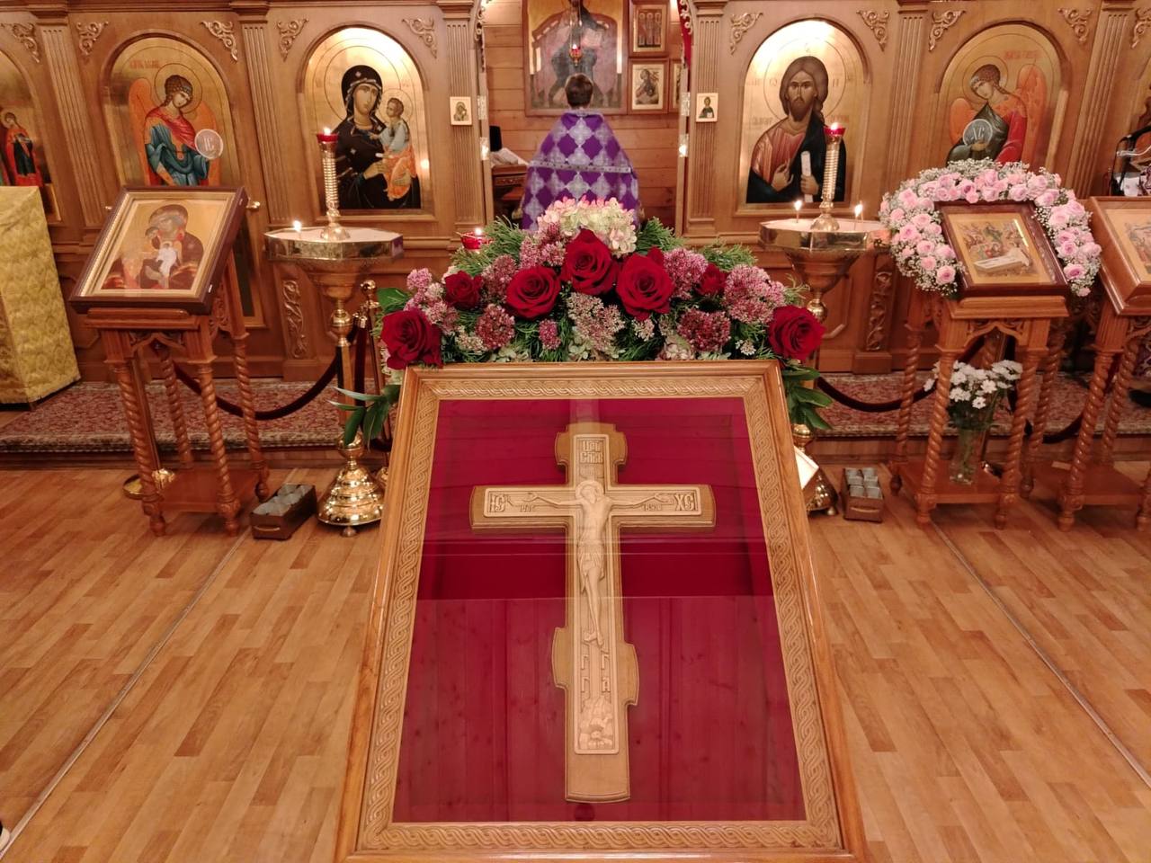 С праздником Воздвижения Честного и Животворящего Креста Господня!