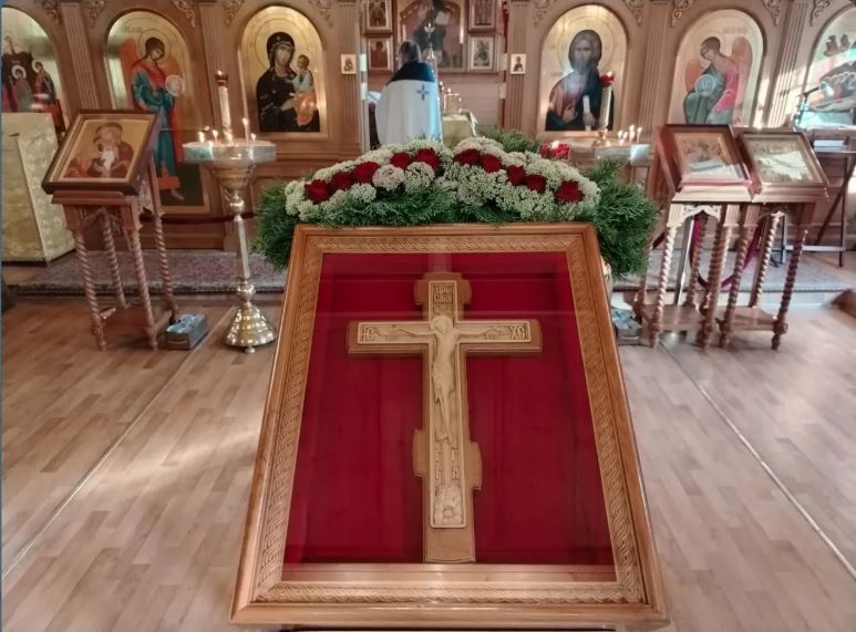 Происхождения (изнесения) Честных Древ Животворящего Креста Господня
